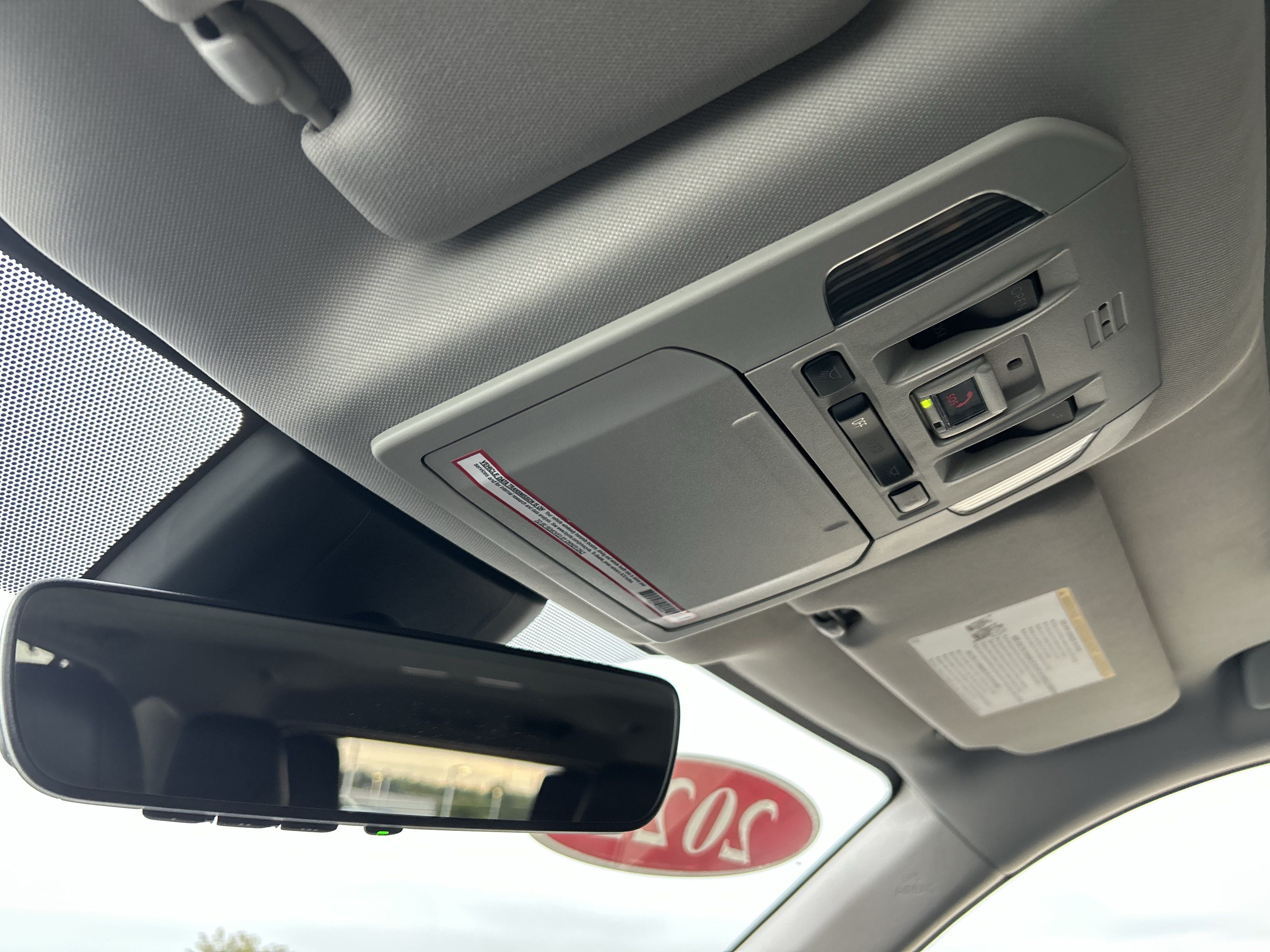 Used 2022 Toyota Highlander XLE AWD/4WD image 20