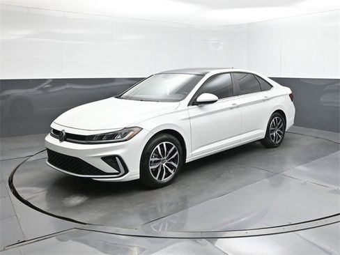 New 2025 Volkswagen Jetta SE image 1