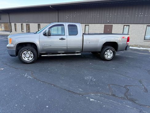 Used 2008 GMC Sierra 2500 SLE w/ SLE2 Preferred Package image 4