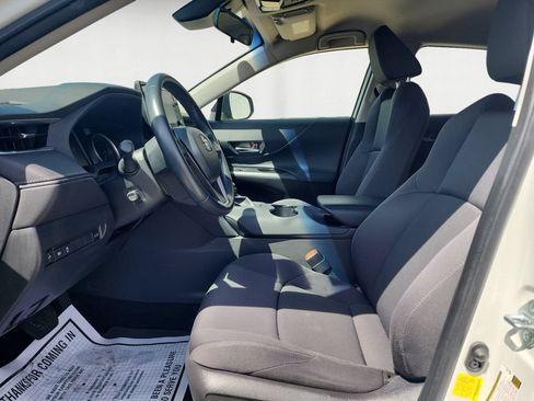 Used 2021 Toyota Venza LE AWD/4WD image 10
