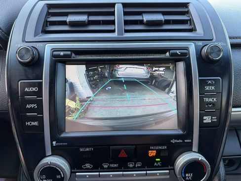 Used 2014 Toyota Camry SE w/ Moonroof Package FWD image 18