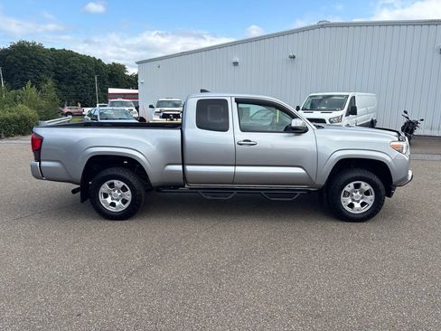 Used 2019 Toyota Tacoma SR w/ SR Convenience Package AWD/4WD image 8