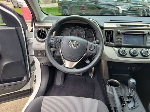Used 2013 Toyota RAV4 LE FWD image 21