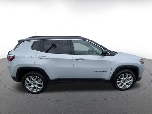 Used 2025 Jeep Compass Limited image 16