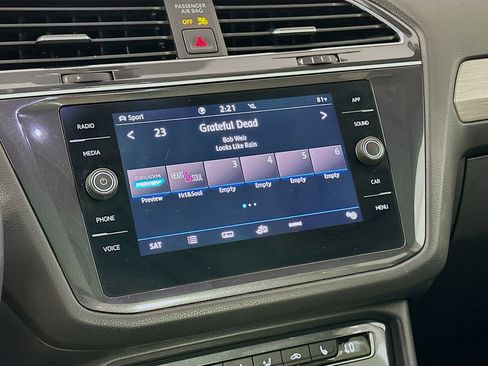 Used 2020 Volkswagen Tiguan SE w/ Panoramic Sunroof Package image 21