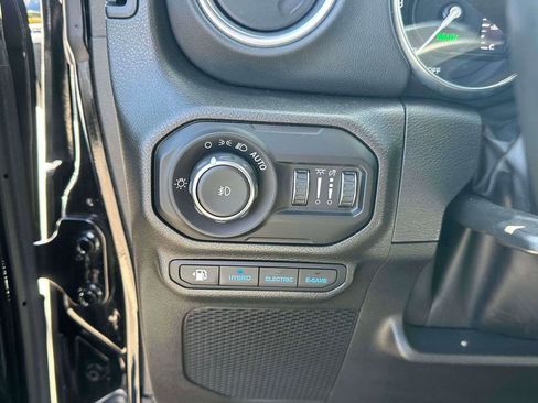 Used 2021 Jeep Wrangler Unlimited Sahara w/ Cold Weather Group AWD/4WD image 18