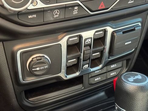 Used 2023 Jeep Wrangler Unlimited Sport AWD/4WD image 26