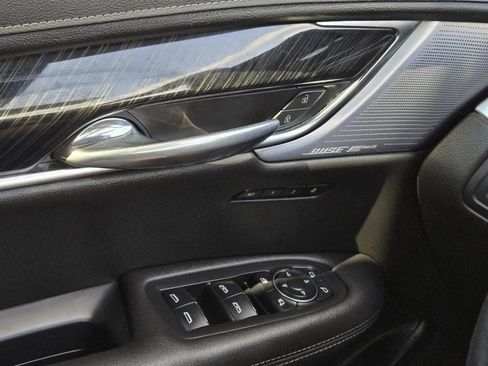 Used 2022 Cadillac XT6 Premium Luxury w/ Technology Package image 21