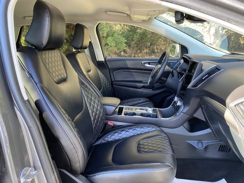 Used 2024 Ford Edge Titanium image 33