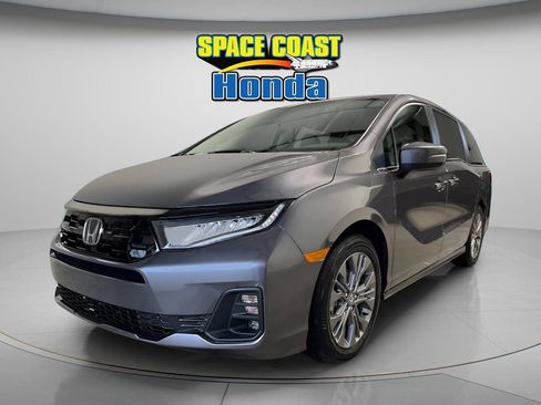 New 2026 Honda Odyssey Touring image 3