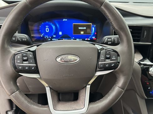 Used 2023 Ford Explorer Platinum w/ Technology Package AWD/4WD image 17