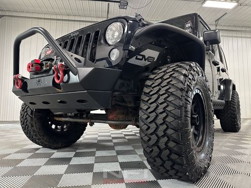 Used 2016 Jeep Wrangler Unlimited Sahara AWD/4WD image 13