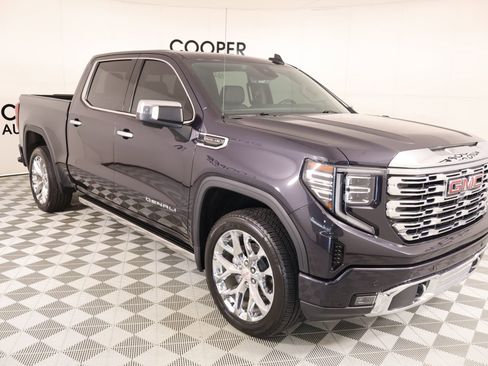 Used 2022 GMC Sierra 1500 Denali w/ Denali Reserve Package AWD/4WD image 1