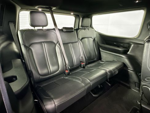 Used 2022 Jeep Wagoneer Series III w/ Flexible Seating Group RWD image 28