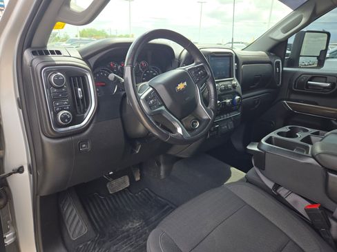 Used 2022 Chevrolet Silverado 2500 LT w/ Convenience Package image 11