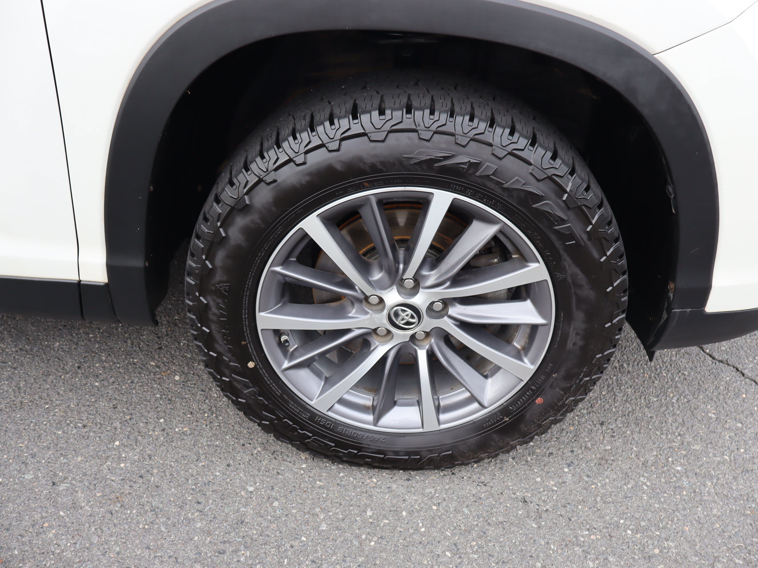 Used 2019 Toyota Highlander XLE FWD image 41