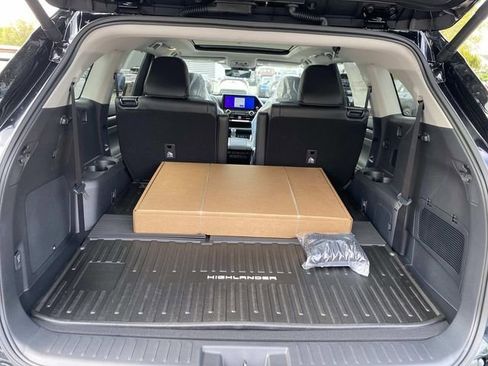 New 2026 Toyota Highlander Platinum AWD/4WD image 5