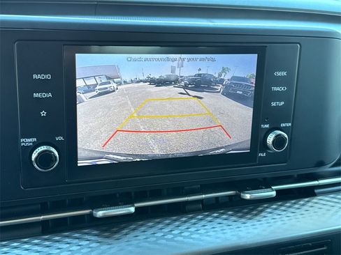 Used 2022 Kia Carnival LX image 28