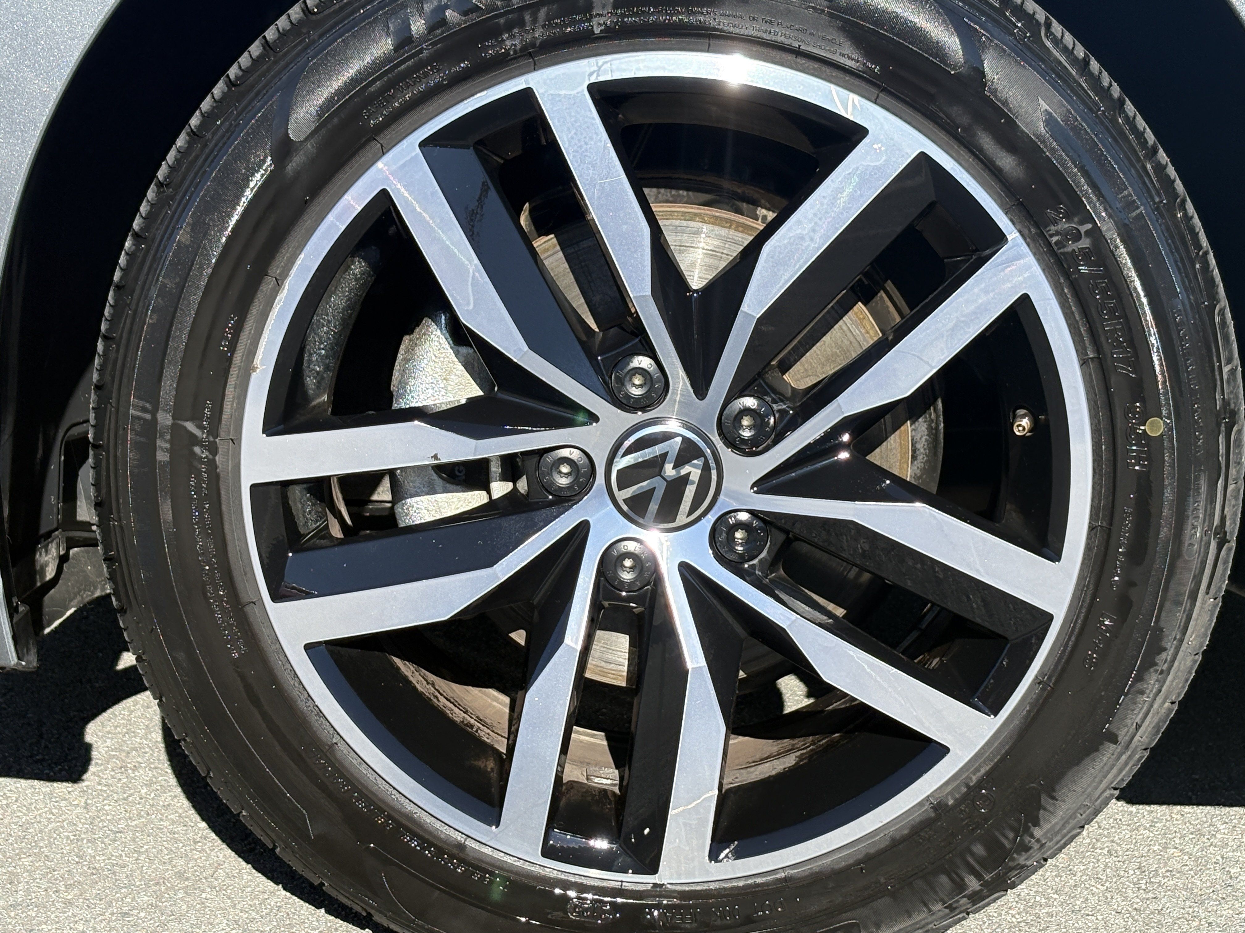 Used 2025 Volkswagen Jetta SE FWD image 8