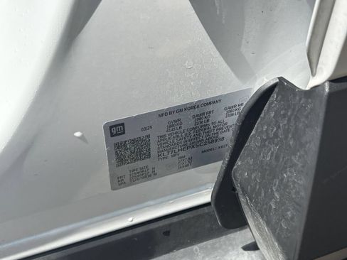 Used 2025 Chevrolet Trax LT FWD image 28