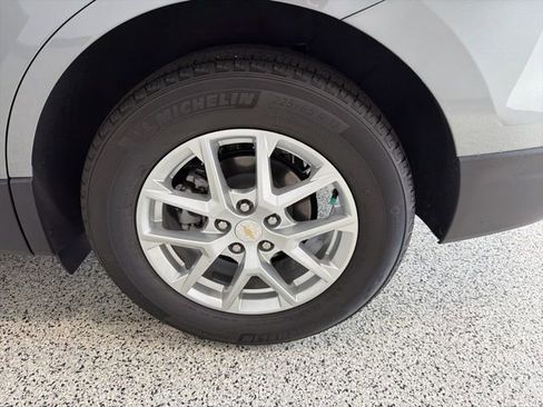 Used 2024 Chevrolet Equinox LT FWD image 34