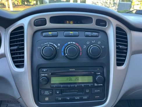 Used 2005 Toyota Highlander 4WD V6 w/ 3rd Row image 21
