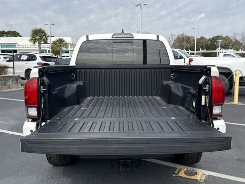 Used 2019 Toyota Tacoma TRD Sport image 32