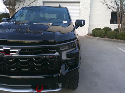 Used 2024 Chevrolet Silverado 1500 ZR2 w/ Technology Package image 6