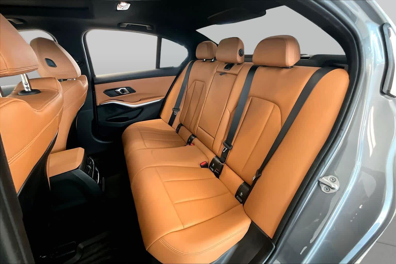Used 2025 BMW 330i Sedan w/ Premium Package RWD image 17