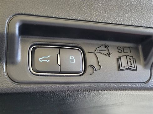 Used 2021 Ford Explorer XLT w/ Equipment Group 202A image 16