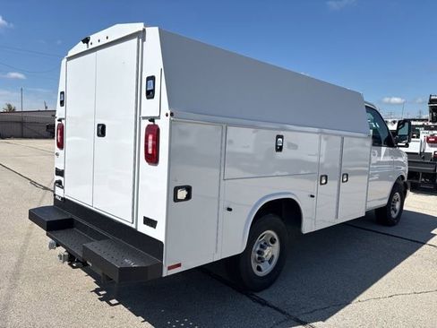 New 2024 Chevrolet Express 3500 RWD image 3