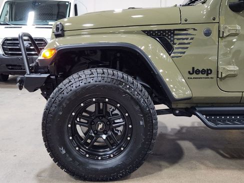 Used 2025 Jeep Gladiator Sport image 5