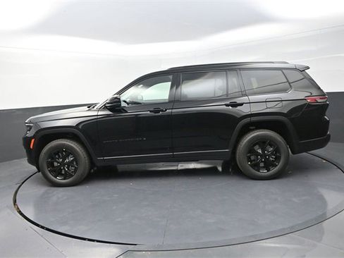 New 2025 Jeep Grand Cherokee L Altitude image 4