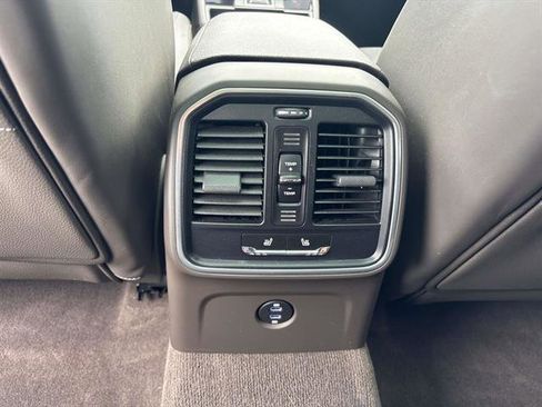 Used 2022 Porsche Macan image 11