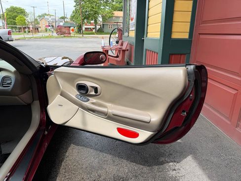 Used 2003 Chevrolet Corvette Coupe w/ Preferred Equipment Group RWD image 19
