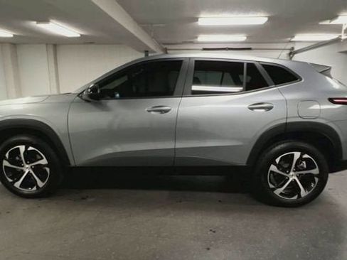 Certified 2025 Chevrolet Trax RS w/ Driver Confidence Package FWD image 5