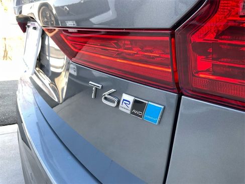 Used 2018 Volvo XC60 T6 R-Design w/ Advanced Package image 17