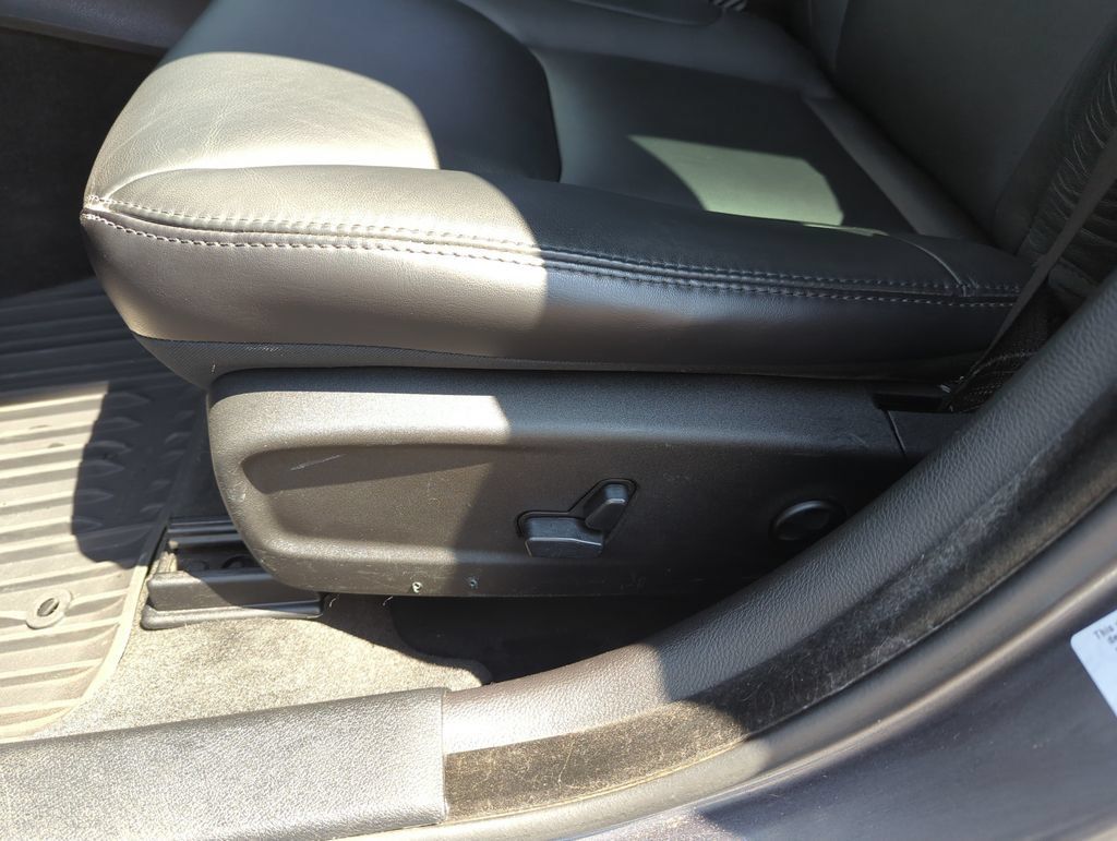Used 2015 Chrysler 300 Limited RWD image 13