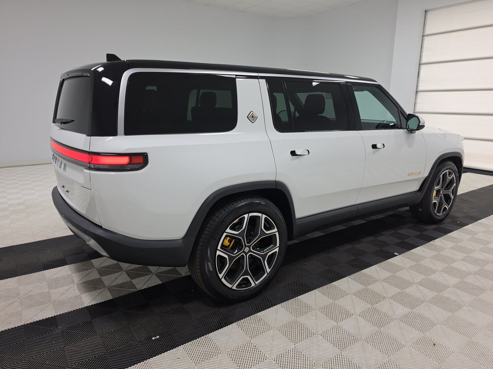 Used 2024 Rivian R1S Adventure Quad AWD/4WD image 5