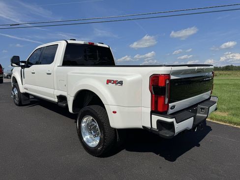 Used 2026 Ford F450 Platinum w/ FX4 Off-Road Package AWD/4WD image 4
