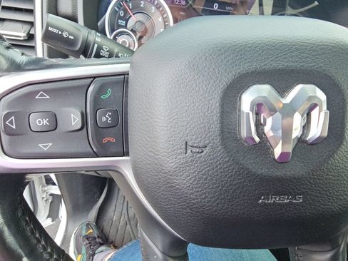 Used 2020 RAM 1500 4x4 Crew Cab image 11