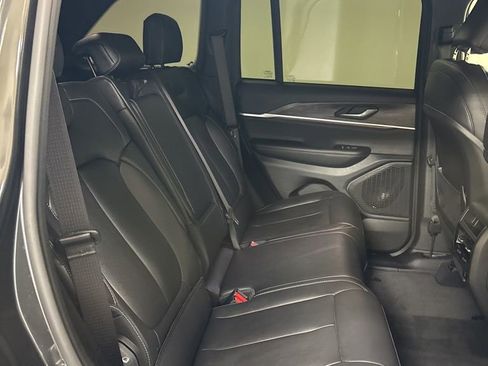 Used 2024 Jeep Grand Cherokee Limited w/ Black Appearance Package image 37