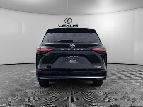 Used 2021 Toyota Sienna Platinum AWD/4WD image 6