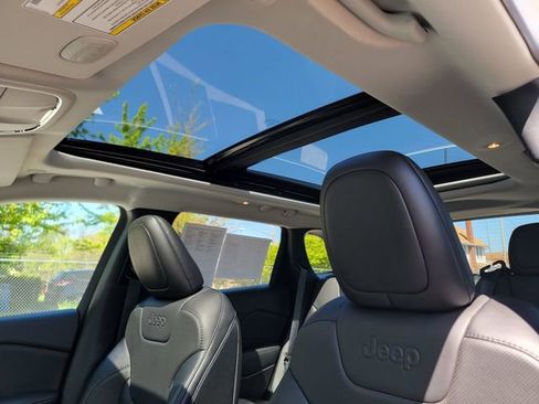 Certified 2023 Jeep Cherokee Altitude Lux w/ Lux Elite Package AWD/4WD image 4