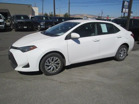 Used 2019 Toyota Corolla LE FWD image 1