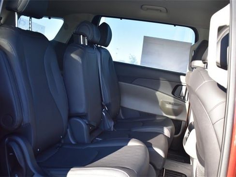 New 2026 Kia Carnival EX image 15