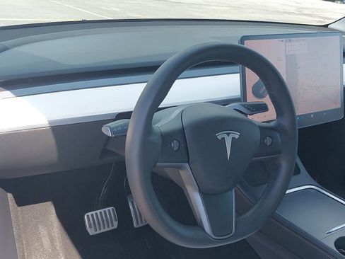 Used 2021 Tesla Model Y Long Range image 16