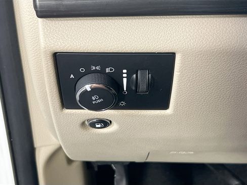 Used 2022 Jeep Grand Cherokee Laredo E image 10