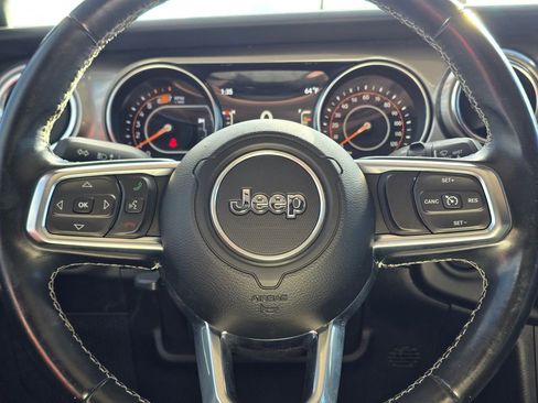 Used 2020 Jeep Wrangler Unlimited Sahara image 24