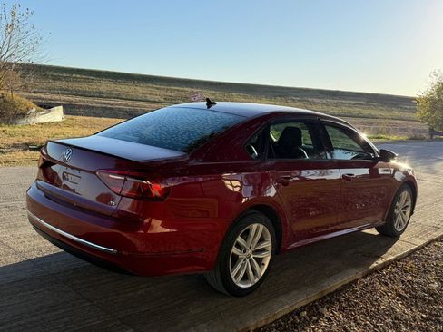 Used 2019 Volkswagen Passat 2.0T Wolfsburg image 9